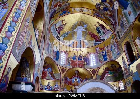 Intérieur de la cathédrale de la résurrection du Christ, Podgorica Monténégro Banque D'Images