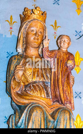 La France, l'Occitanie, Haute-Garonne, Rieux-Volvestre, Nativité de Marie Cathédrale, statue de la Vierge à l'enfant Banque D'Images