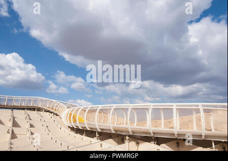 Espagne, Séville:Metropol Parasol est une structure en bois situé à la place Encarnación, dans le vieux quartier de Séville, Espagne. Il a été conçu par le G Banque D'Images