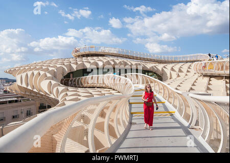 Espagne, Séville:Metropol Parasol est une structure en bois situé à la place Encarnación, dans le vieux quartier de Séville, Espagne. Il a été conçu par le G Banque D'Images