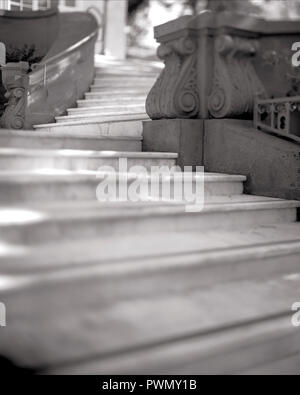 Portrait d'étapes sur un escalier en colimaçon. Banque D'Images