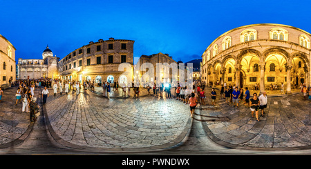 Vue panoramique à 360° de La Fête de l'Assomption de la Bienheureuse Vierge Marie en 2015.