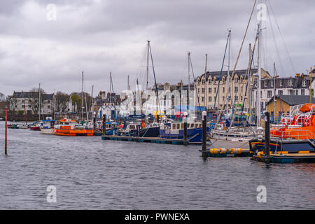 Les navires dans le port de Stornoway, Isle Of Lewis, Scotland, UK Banque D'Images