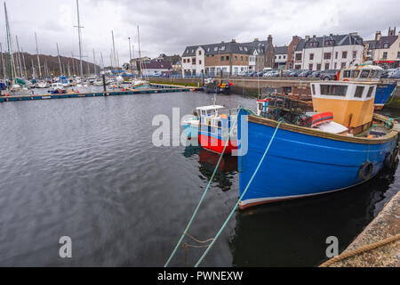 Les navires dans le port de Stornoway, Isle Of Lewis, Scotland, UK Banque D'Images