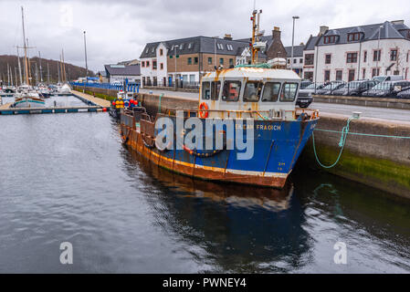 Les navires dans le port de Stornoway, Isle Of Lewis, Scotland, UK Banque D'Images