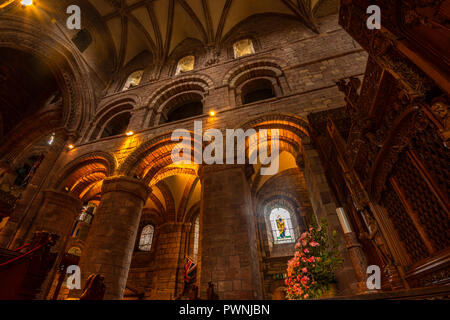 L'intérieur de la cathédrale St Magnus Norman, Kirkwall, Orkney Islands, Scotland, United Kingdom Banque D'Images