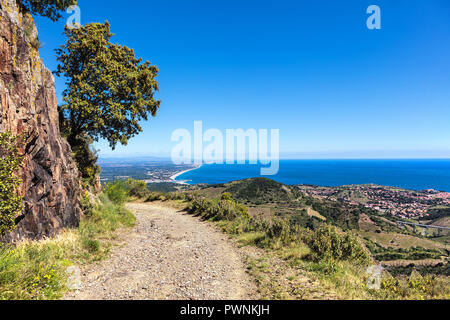 Port-Vendres vue à partir de la côte de Vermeille, Pyrénées-Orientales, Catalogne, Languedoc-Roussillon, France Banque D'Images