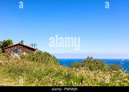 Maison en pierre sur la côte de Vermeille, Pyrénées-Orientales, Catalogne, Languedoc-Roussillon, France Banque D'Images