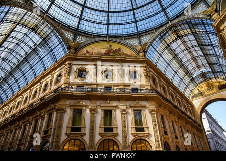 Milan, Italie - 25 mai 2018 : l'intérieur de l'architecture Historiques Galerie Vittorio Emanuele II sur la Piazza del Duomo (Place de la Cathédrale) à Milan. Trav Banque D'Images