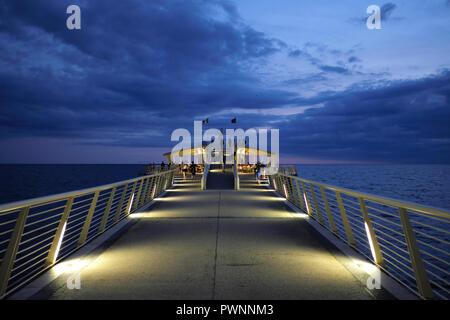 58/5000 nouvelle jetée à Lido di Camaiore, Versilia, Toscane, Italie. Banque D'Images