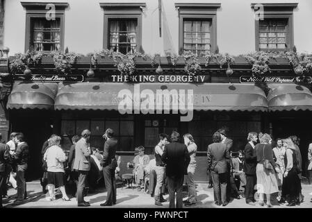 Le roi George IV pub, Montpelier Square. Londres (aujourd'hui démoli) Circa 1980 Banque D'Images