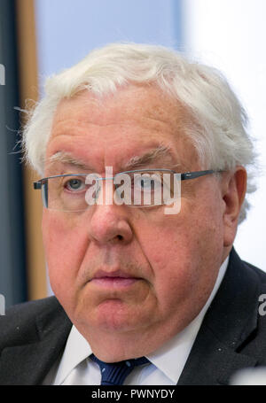 05 octobre 2018, Berlin : Christian John Kornblum, ancien diplomate, ancien ambassadeur des USA à l'Allemagne, assiste à une conférence de presse de l'initiative "Museum am Checkpoint Charlie maintenant'. Photo : Jens Büttner/dpa-Zentralbild/dpa Banque D'Images