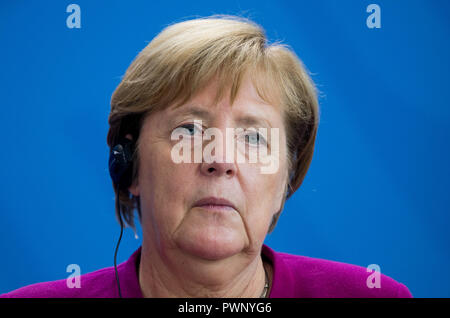 Berlin, Allemagne. 16 octobre 2018, Berlin : la Chancelière Angela Merkel (CDU) lors d'une réunion avec le Premier Ministre norvégien à la chancellerie. Photo : Jens Büttner/dpa-Zentralbild/dpa dpa : Crédit photo alliance/Alamy Live News Banque D'Images