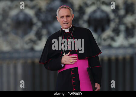 17 octobre 2018 - Cité du Vatican (Saint-Siège) PGEORG gaenswein au cours de l'audience générale hebdomadaire le Pape François sur la Place Saint Pierre au Vatican : Evandro Inetti de crédit/ZUMA/Alamy Fil Live News Banque D'Images