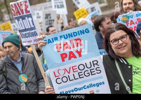 Londres, Royaume-Uni. 17 Oct, 2018. Further Education Funding protester dans le centre de Londres. Ian Davidson Crédit/Alamy Live News Banque D'Images