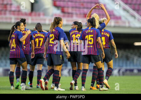 Miniestadi, Barcelone, Espagne. 17 Oct, 2018. Femmes de l'UEFA Champions League Football, Barcelone et Glasgow City ; FC Barcelona 1-0 joueurs célèbrent leur but pour 1-0 à la 12ème minute : Action Crédit Plus Sport/Alamy Live News Banque D'Images