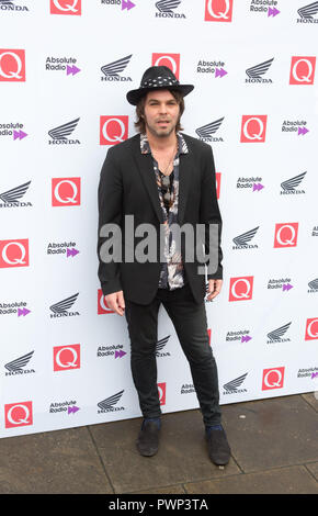 Londres, Royaume-Uni. 17 octobre 2018. The Round House Chalk Farm Londres Royaume-Uni 17 août 2018 gaz Coombes arrive aux Q Awards 2018 en association avec Absolute radio Credit: Dean Fardell / Alamy Live News Feed/Alamy Live News Banque D'Images