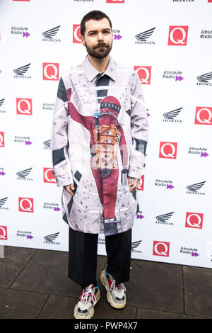 Londres, Royaume-Uni. 17 Oct, 2018. Simon Neil arrive au Q AWARDS 2018 EN ASSOCIATION AVEC RADIO absolue le 17 octobre à Camden Roundhouse London Crédit : Tom Rose/Alamy Live News Banque D'Images