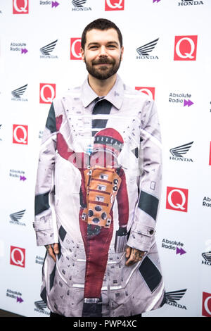 Londres, Royaume-Uni. 17 Oct, 2018. Simon Neil arrive au Q AWARDS 2018 EN ASSOCIATION AVEC RADIO absolue le 17 octobre à Camden Roundhouse London Crédit : Tom Rose/Alamy Live News Banque D'Images