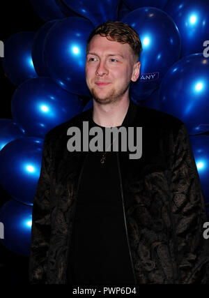 Londres, Royaume-Uni. 17 octobre, 2018. Joe Lycett participant à la société à l'Apollo Theatre à Londres le mercredi 17 octobre 2018 Crédit : Peter Phillips/Alamy Live News Banque D'Images