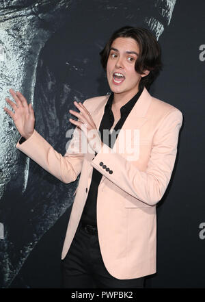 Hollywood, Californie, USA. 17 Oct, 2018. Miles Robbins, assiste à l'Universal Pictures' 'Halloween' en première mondiale au théâtre chinois de Grauman le 17 octobre 2018 à Hollywood, Californie. Credit : Faye Sadou/media/Alamy Punch Live News Banque D'Images
