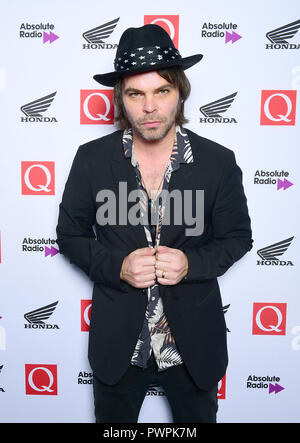 Gaz Coombes dans la salle de presse au cours de la Q Awards 2018 en association avec Radio absolue au Roundhouse de Camden, Londres. Banque D'Images