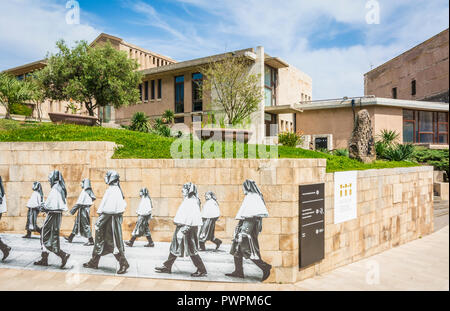 Jardin intérieur au Musée Archéologique National dans le quartier du Château de Cagliari (la Cidadel des musées), Sardaigne. Banque D'Images