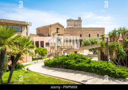 Le Musée archéologique national dans le quartier du Château de Cagliari. Sardaigne, Italie . jardin extérieur du célèbre musée Banque D'Images