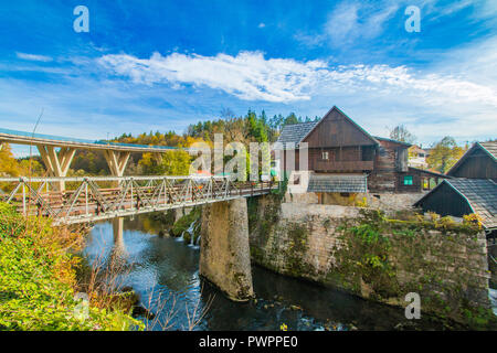 La Croatie, Rastoke, village près de Slunj en Croatie, vieux moulins à eau sur les cascades de la rivière Korana, beau paysage de campagne Banque D'Images