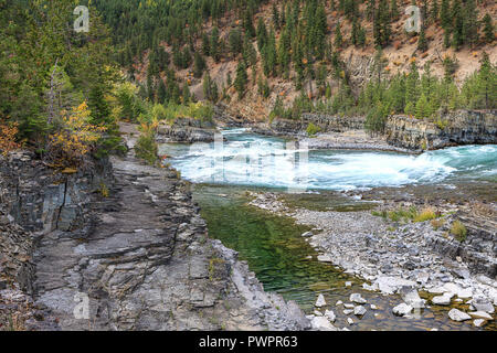 À l'aval à l'Kooteani Kootenai Falls sur la rivière près de Libby au Montana. Banque D'Images