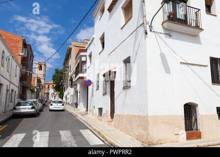 Calafell, Espagne - 17 août 2014 : Street view avec maisons individuelles de Ville station Calafell, Catalogne, Espagne Banque D'Images