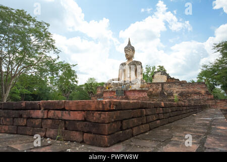 Ancient Buddha in Wat Mae Chon, province de Sukhothai, Thaïlande. Banque D'Images