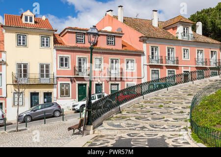 Mosaïques dans les pavés de Jardim da Graça square, Lisbonne, Portugal, Europe Banque D'Images