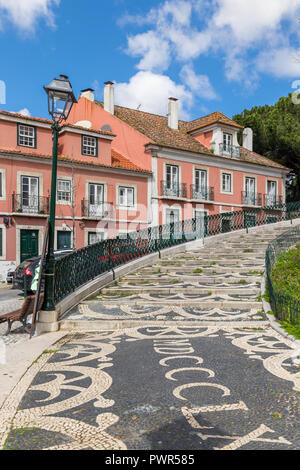 Mosaïques dans les pavés de Jardim da Graça square, Lisbonne, Portugal, Europe Banque D'Images