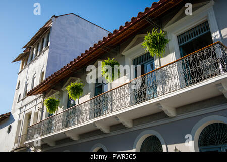 Beautitful façade, extérieur du bâtiment en vieille ville - Casco Viejo, Panama City Banque D'Images