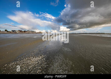 Les nuages venant de la mer pour le Crotoy, France Banque D'Images