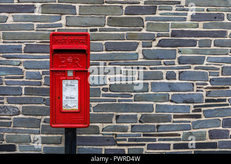 Bureau de poste ER rouge Boîte postale Boîte à Llanberis, au nord du Pays de Galles, Royaume-Uni Banque D'Images