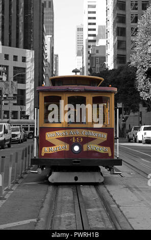 Le Tram dans une rue de San Francisco Banque D'Images