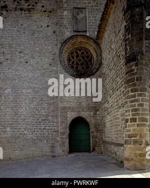 Sur l'extérieur FACHADA OESTE-PUERTA DE LA LUNA DE INFLUENCIA MORISCA CON ROSETON GOTICO. Emplacement : CATEDRAL. Baeza. JAEN. L'ESPAGNE. Banque D'Images