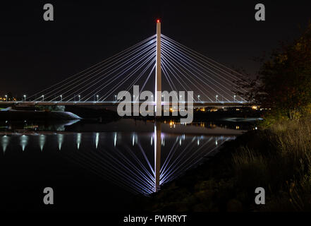 Le Nord de la spire Bridge est un pont sur la rivière de l'usure de Sunderland, Tyne & Wear. La traversée s'est ouverte le 28 août 2018. Un câble à trois travées-séjour Banque D'Images