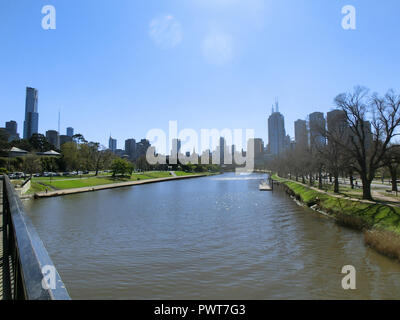 Les toits de Melbourne près de la rivière Yarra et des Jardins Botaniques, à Melbourne, Victoria, Australie Banque D'Images