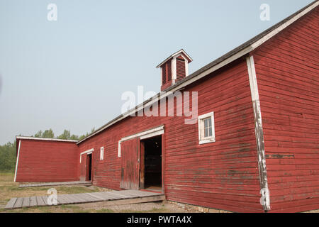 Grange de chevaux (entre 1909 et 1919) au Bar U Ranch, Lieu historique national du Canada, Parcs Canada, Longview, Alberta, Canada Banque D'Images