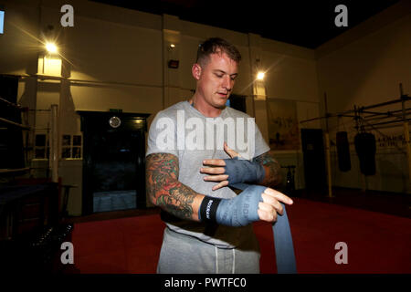 Vues générales de boxeurs jeunes et vieux de la formation et de travail à Littlehampton Boxing Club, West Sussex, UK. Banque D'Images