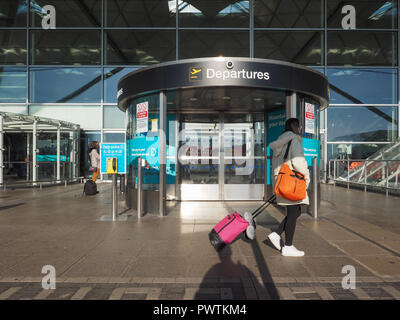 STANSTED, Royaume-Uni - circa 2018 octobre : London Stansted Airport design par l'architecte Lord Norman Foster Banque D'Images