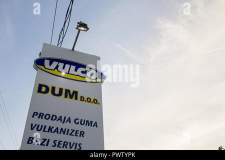 BELGRADE, SERBIE - 14 octobre 2018 : Vulco logo sur leur garage principal pour la Serbie. Vulco est une marque multi vendeur et revendeur de pneus et roues Banque D'Images