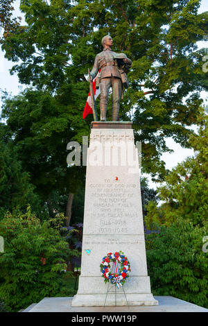 NIAGARA FALLS, CANADA - Aug 27, 2012 : dévoilée en 1927, la Grande Guerre Clifton Hill Memorial a été construit pour honorer les soldats qui sont morts en Banque D'Images