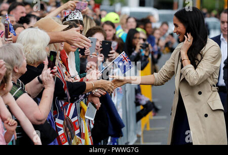 La Duchesse de Sussex répond aux membres du public au Royal Botanic Gardens de Melbourne sur le troisième jour de la visite du couple royal à l'Australie. Banque D'Images