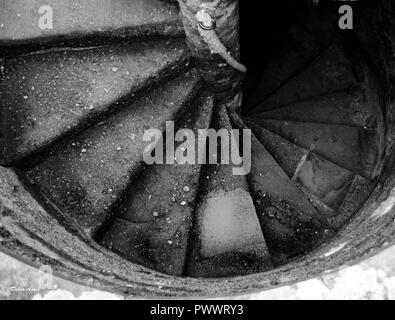 Château tourelle escalier en noir et blanc Banque D'Images