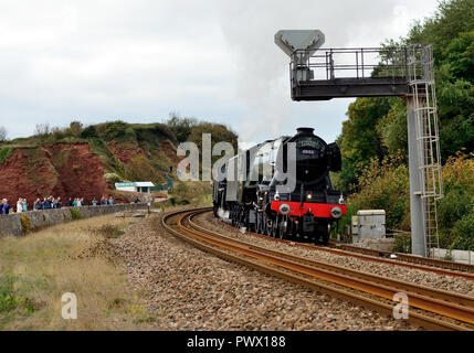 Celebrity LNER Class A3 Pacific No 60103 Flying Scotsman en passant devant les foules à Langstone Rock, avec le Cathedrals Express à Bristol, le 8th octobre 2018. Banque D'Images