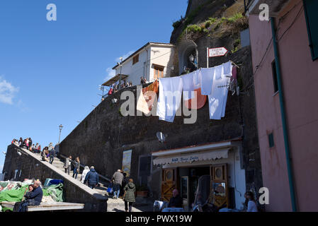 La vieille ville de Sorrento de descendre dans le port de pêche de Marina Grande à Sorrento, une petite ville de Campanie, Italie. Banque D'Images